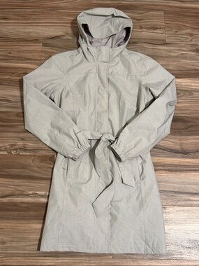 Eddie Bauer WeatherEdge Women’s M Hooded Rain Jacket Belted Gray Waterproof